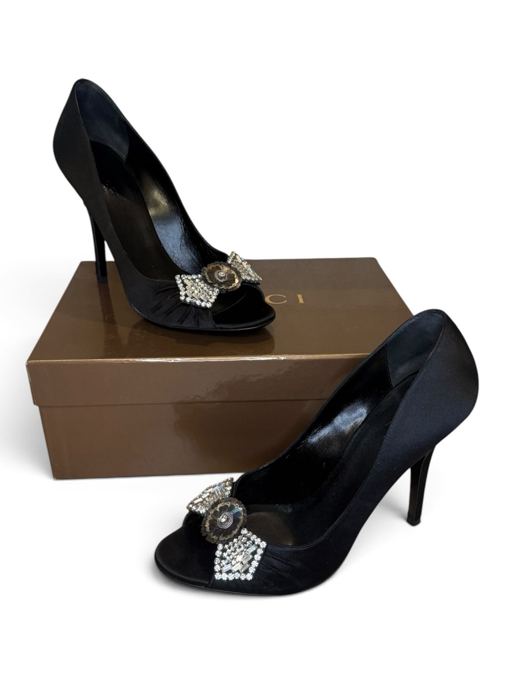 Gucci Black Satin Crystal Bow Peep-Toe Pumps Heels Size 8B COA